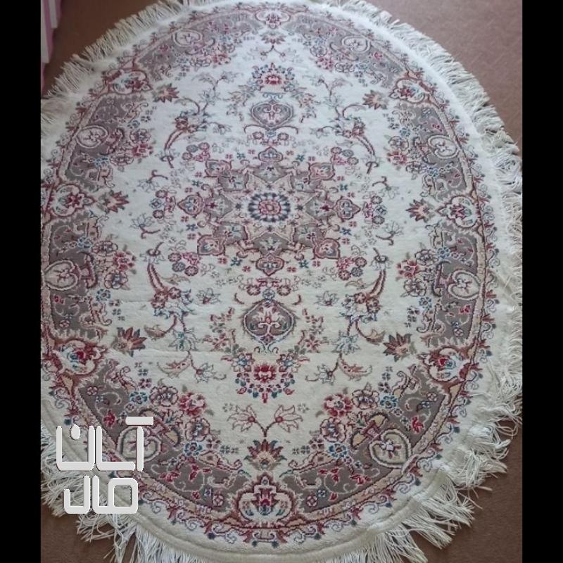 فرش بیضی