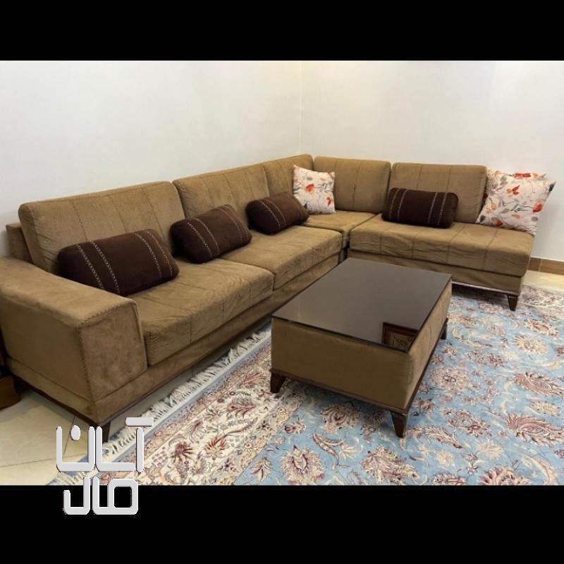 مبل راحتی همراه میز